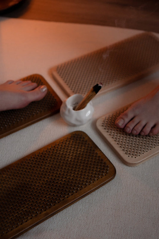 sadhu board, standing on the nails