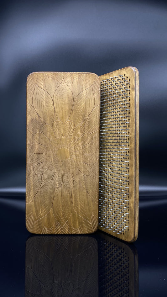 Beginner Sadhu Board Leaves Brown – 10 mm Nail Spacing