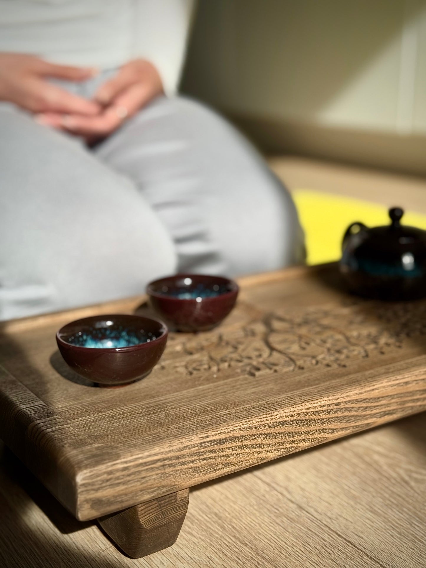 Ironwood (Ash) Tea Ceremony Table 25×45 cm – “Tree of Life” Carving & Built-In Drain
